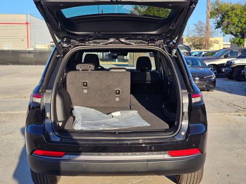 New 2026 Jeep Grand Cherokee Altitude image 7