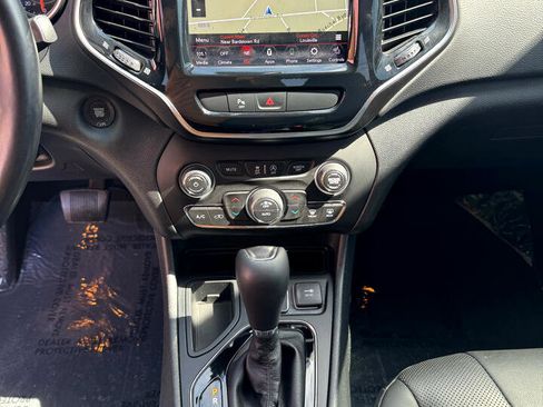 Used 2020 Jeep Cherokee Limited image 32