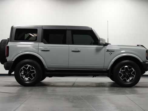 Used 2023 Ford Bronco Outer Banks AWD/4WD image 3