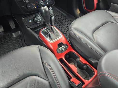 Used 2021 Jeep Renegade Trailhawk w/ Luxury Group III AWD/4WD image 17