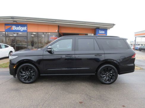 Used 2025 Lincoln Navigator Reserve w/ Jet Appearance Package image 2