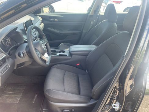 Used 2025 Nissan Altima 2.5 SV image 27