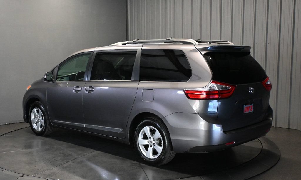 Used 2017 Toyota Sienna LE FWD image 7