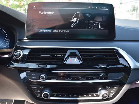 Used 2023 BMW 530e xDrive AWD/4WD image 17