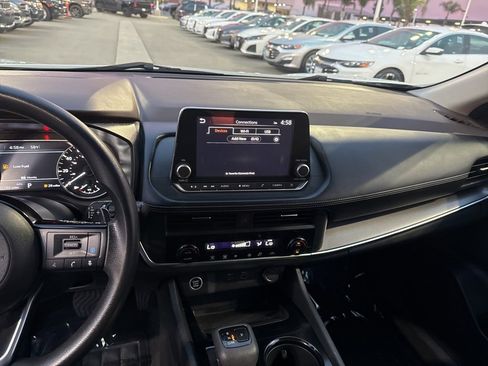 Used 2023 Nissan Rogue SV image 17