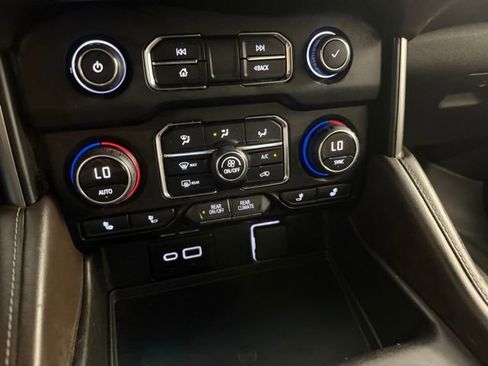 Used 2021 Chevrolet Suburban LT image 24