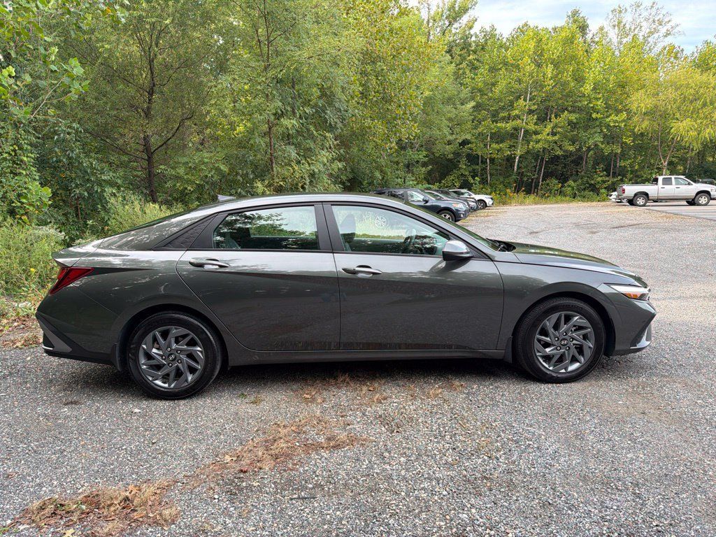 Used 2024 Hyundai Elantra SEL FWD image 22