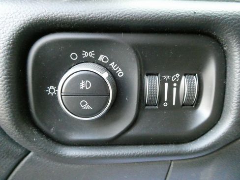 Used 2020 RAM 3500 Laramie image 24