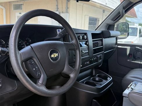 Used 2018 Chevrolet Express 2500 w/ Driver Convenience Package RWD image 13