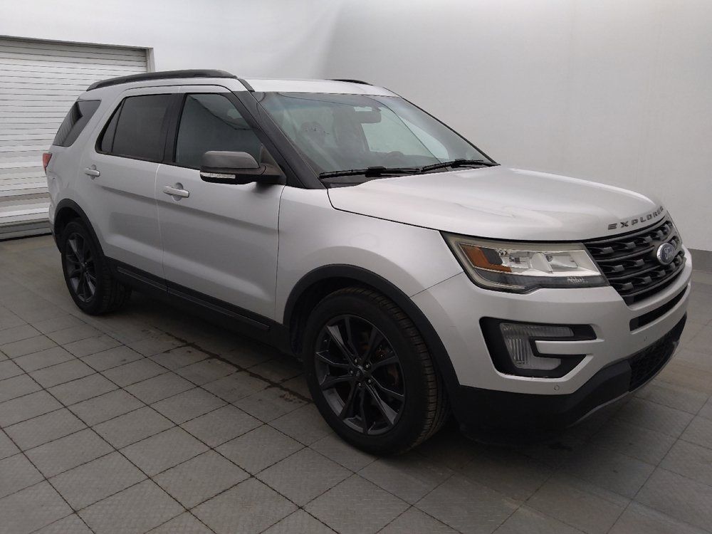 Used 2017 Ford Explorer XLT w/ Equipment Group 202A FWD image 11