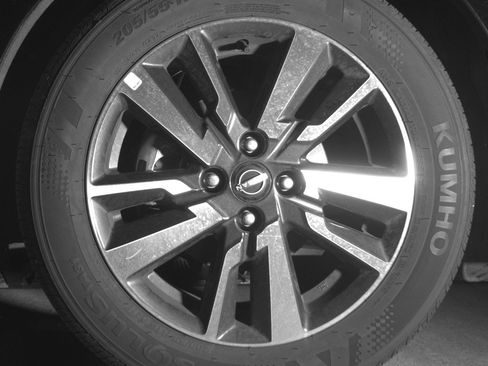 Used 2025 Nissan Versa SV image 12