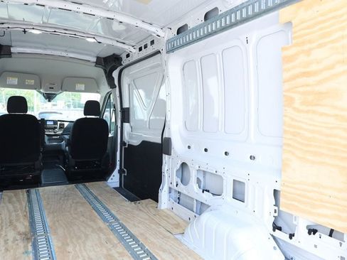 Used 2025 Ford Transit 250 148 Medium Roof RWD image 18
