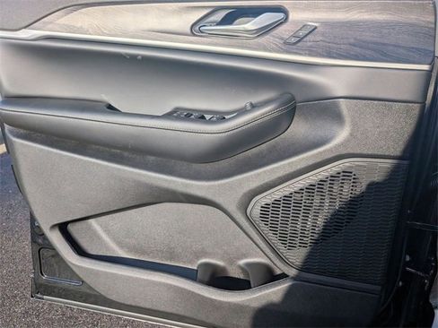 New 2025 Jeep Grand Cherokee Limited w/ Luxury Tech Group II image 15
