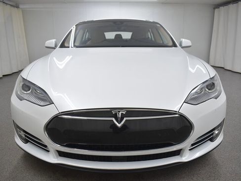 Used 2015 Tesla Model S 85D image 2