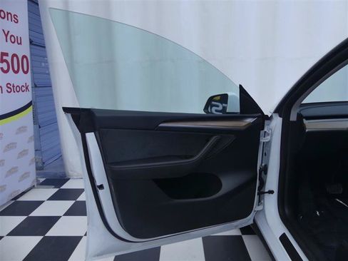 Used 2024 Tesla Model Y Long Range AWD/4WD image 23