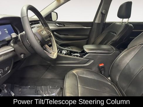 Used 2023 Jeep Grand Cherokee L Limited w/ Luxury Tech Group II image 8