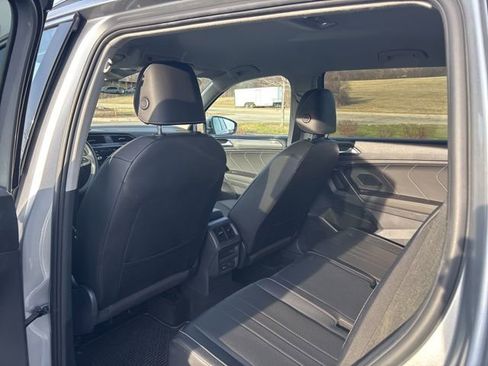 Used 2022 Volkswagen Tiguan SE image 33