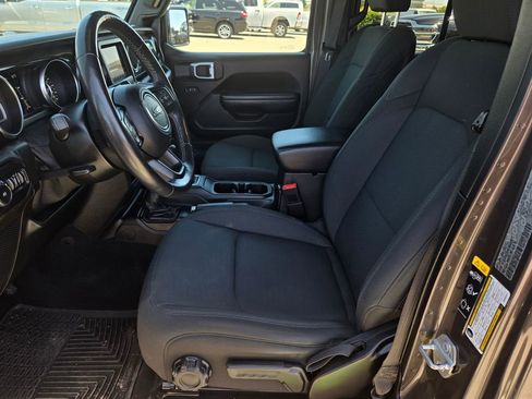 Used 2021 Jeep Wrangler Unlimited Sport AWD/4WD image 18