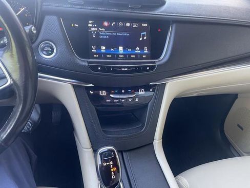Used 2018 Cadillac XT5 FWD image 12