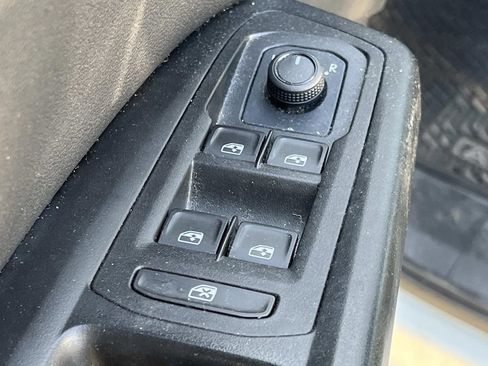 Used 2020 Volkswagen Atlas Cross Sport SE FWD image 31
