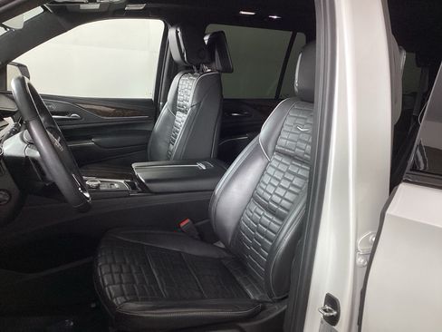 Used 2023 Cadillac Escalade Sport Platinum w/ LPO, ONYX Package AWD/4WD image 17