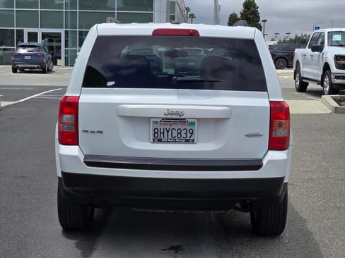 Used 2017 Jeep Patriot Latitude AWD/4WD image 5