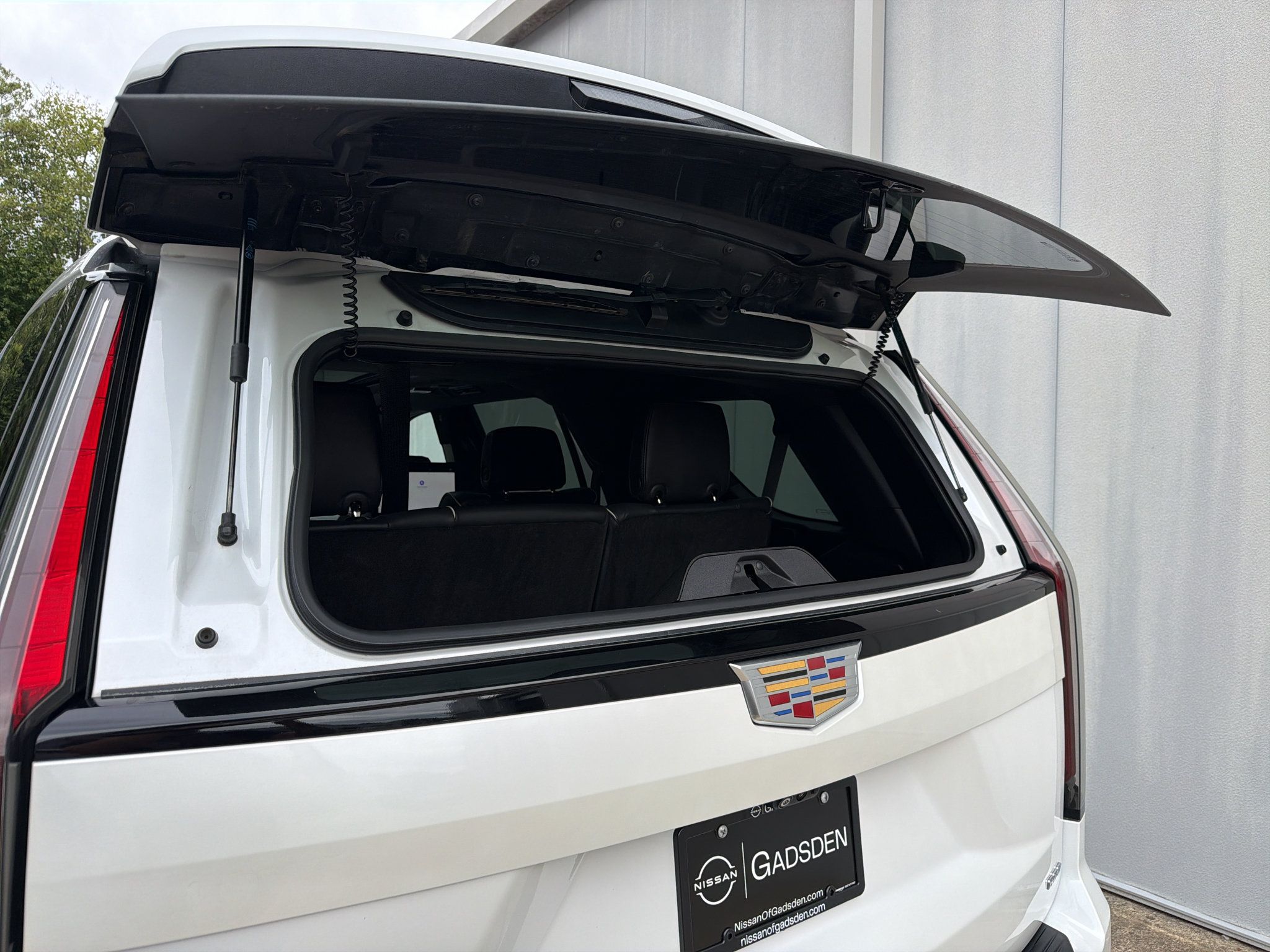 Used 2022 Cadillac Escalade Sport Platinum w/ Heavy-Duty Trailer Package AWD/4WD image 16