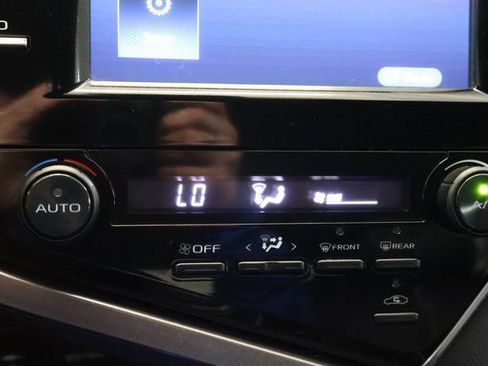 Used 2018 Toyota Camry SE image 21