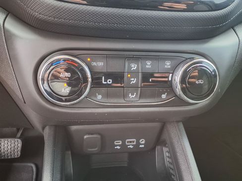 Used 2023 Chevrolet TrailBlazer LT w/ Convenience Package AWD/4WD image 14