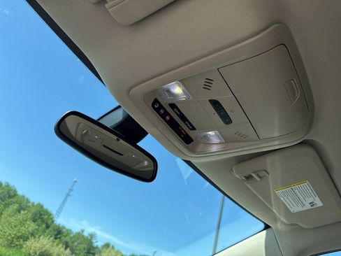 Used 2019 Buick Enclave Essence FWD image 25