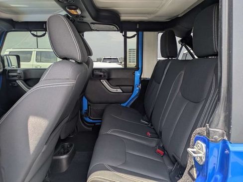 Used 2015 Jeep Wrangler Unlimited Rubicon w/ Connectivity Group AWD/4WD image 13