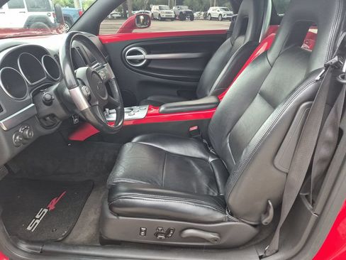Used 2005 Chevrolet SSR w/ Preferred Equipment Group RWD image 18