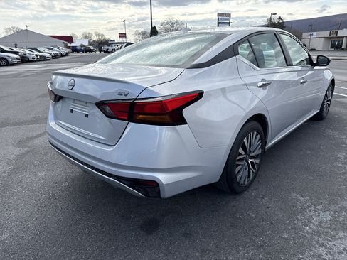 Used 2024 Nissan Altima 2.5 SV image 3