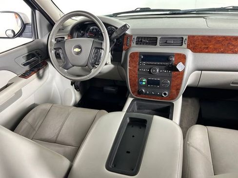 Used 2010 Chevrolet Suburban LT AWD/4WD image 16