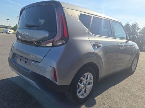 Used 2025 Kia Soul LX w/ LX Technology Package FWD image 3