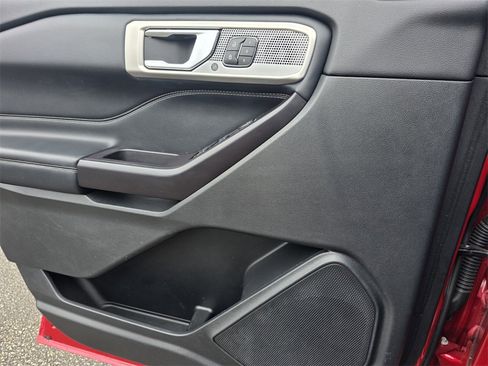 Used 2020 Ford Explorer Limited image 31