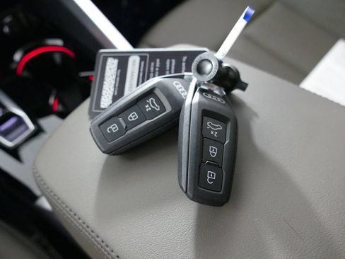 Used 2025 Audi Q5 Premium w/ Convenience Package AWD/4WD image 24