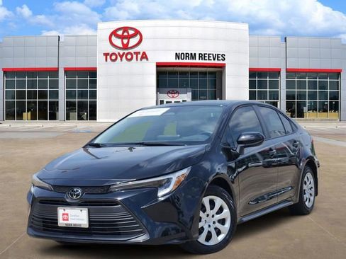 Used 2026 Toyota Corolla LE image 1