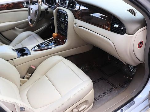 Used 2004 Jaguar XJ8 RWD image 11