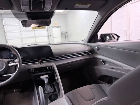 Used 2024 Hyundai Elantra SEL FWD image 26