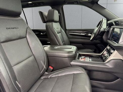 Used 2021 GMC Yukon XL Denali w/ Denali Premium Package image 16
