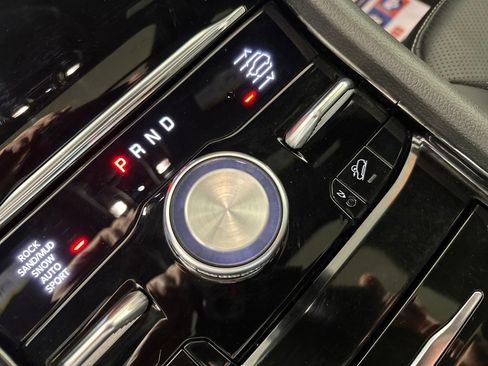 Used 2024 Jeep Grand Cherokee Overland image 24