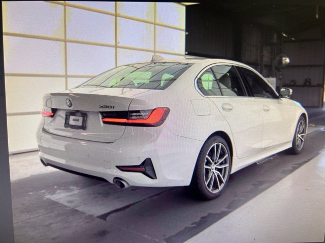 Used 2021 BMW 330i Sedan w/ Convenience Package RWD image 3