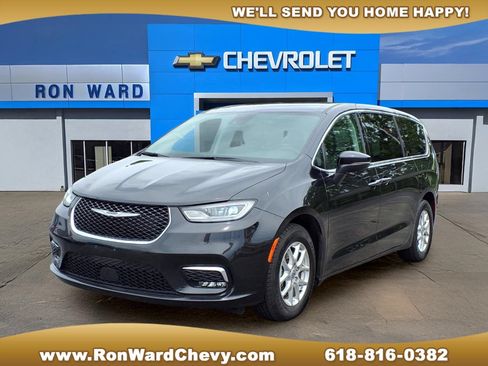 Used 2023 Chrysler Pacifica Touring-L FWD image 1
