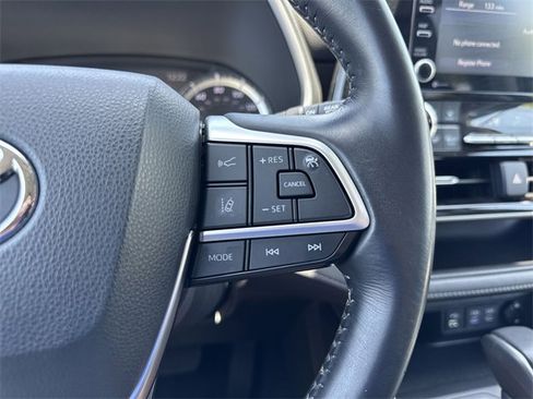 Used 2022 Toyota Highlander XLE image 17