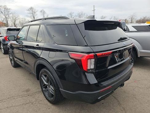 Used 2025 Ford Explorer ST-Line w/ Premium Package image 7