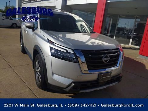 Used 2025 Nissan Pathfinder SL AWD/4WD image 1