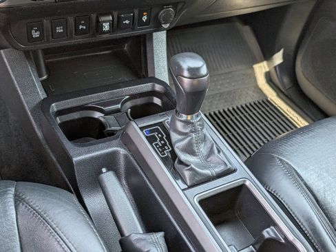 Used 2022 Toyota Tacoma SR5 image 16