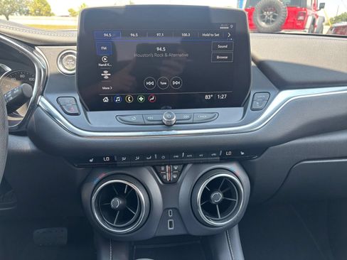 Used 2025 Chevrolet Blazer LT FWD image 16