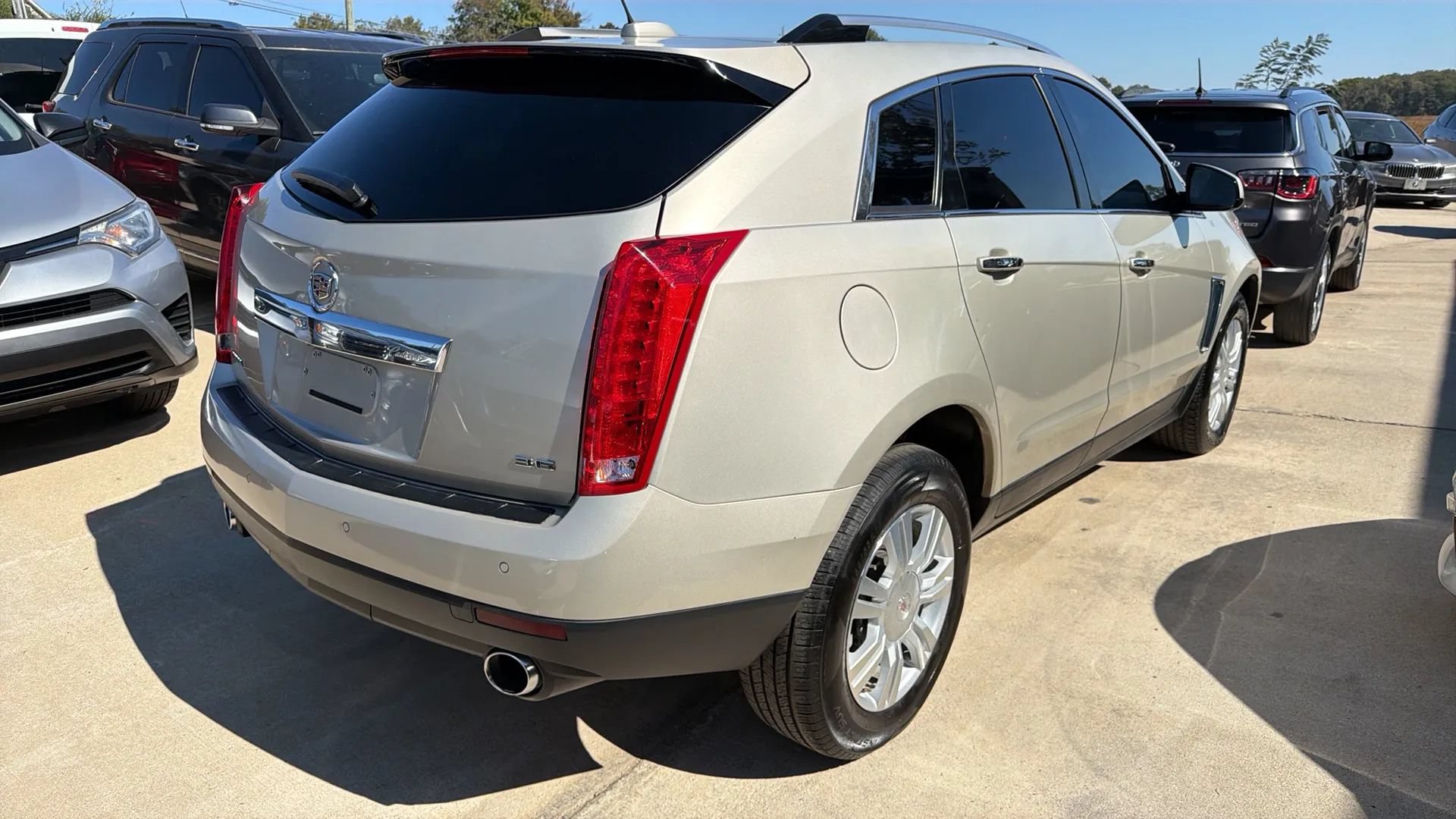 Used 2015 Cadillac SRX Luxury w/ Driver Awareness Package FWD image 4